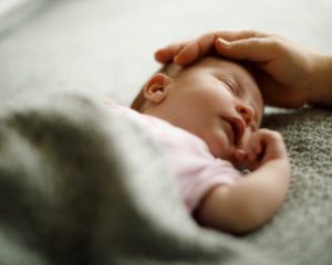 La kinésiologie pour les problèmes de sommeil et d’endormissement de bébé