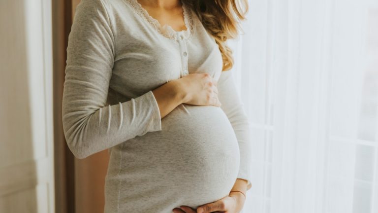 Pourquoi consulter un kinésiologue quand on est enceinte?